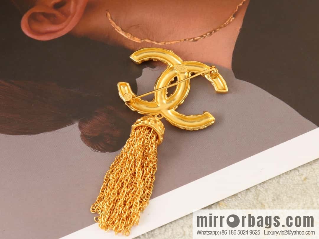 New ☑️ Chanel medieval series gold double c fringed brooch