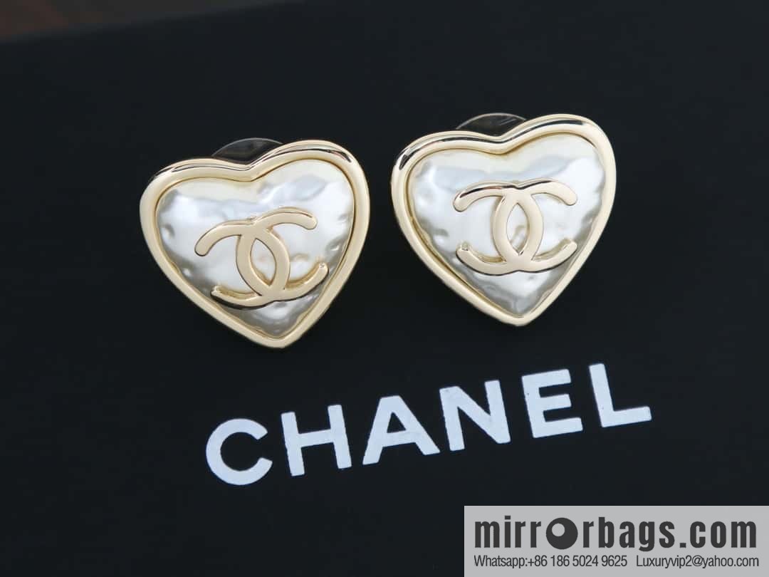New ☑️ Chanel double c love peach heart stud earrings