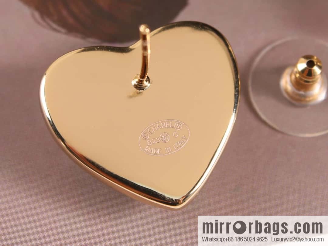 New ☑️ Chanel double c love peach heart stud earrings
