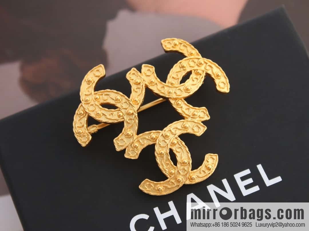 New ☑️ Chanel medieval series gold 3 double c brooch