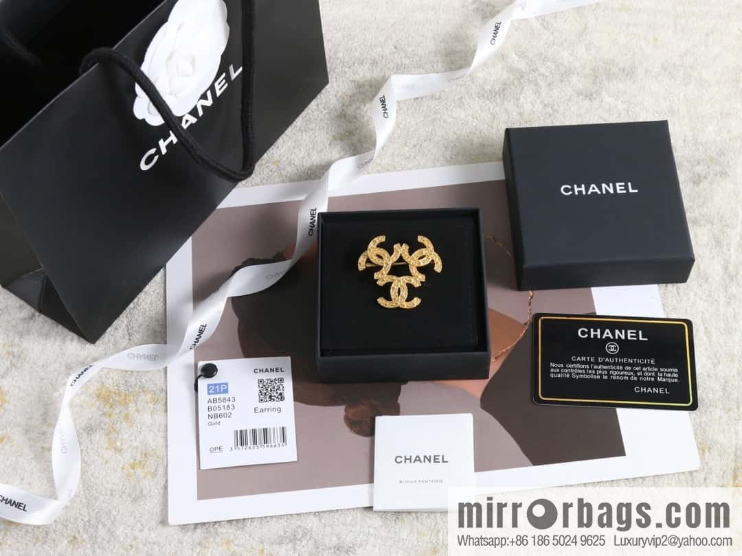 New ☑️ Chanel medieval series gold 3 double c brooch