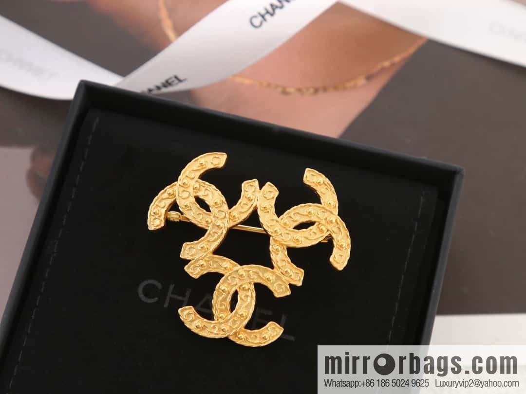 New ☑️ Chanel medieval series gold 3 double c brooch