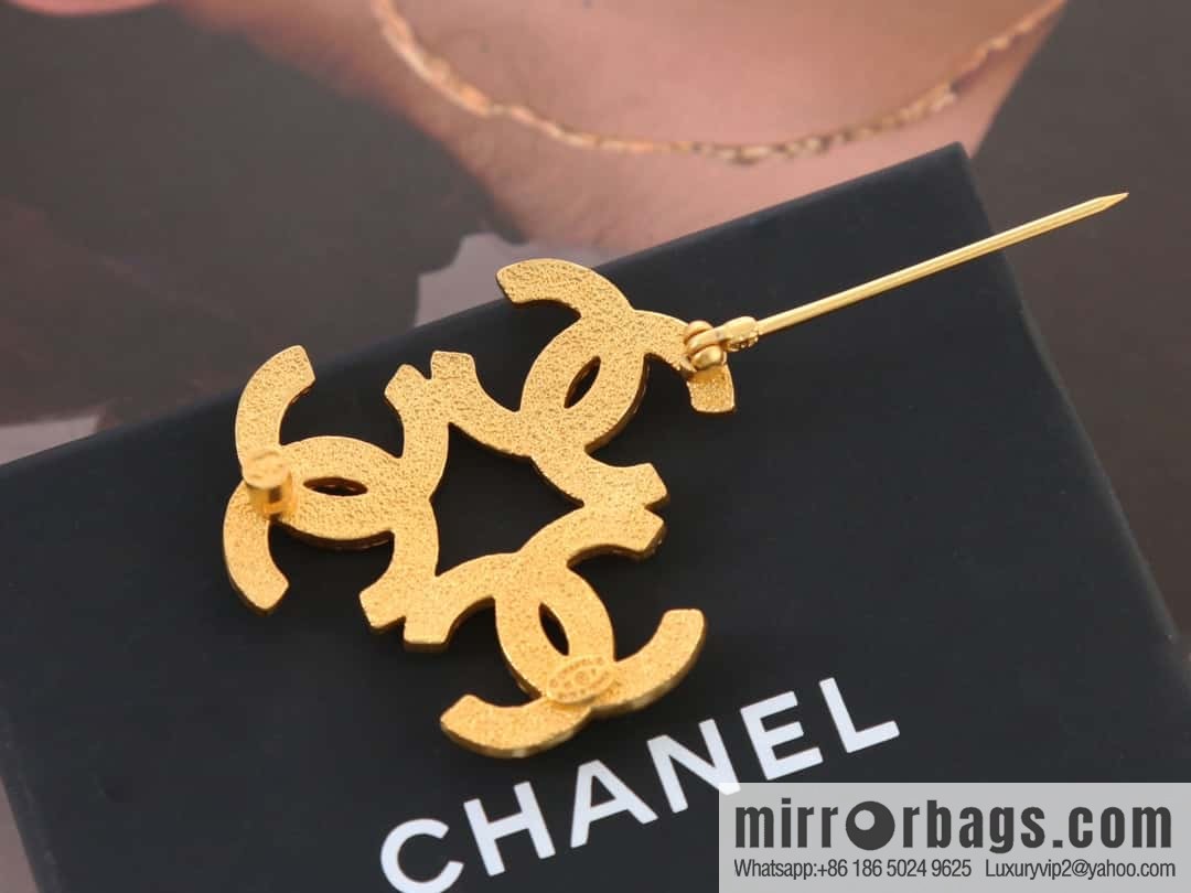 New ☑️ Chanel medieval series gold 3 double c brooch