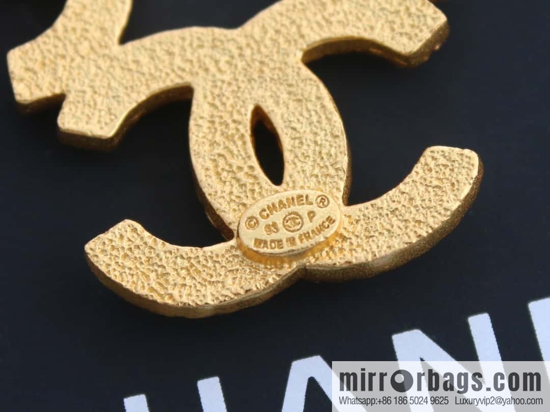 New ☑️ Chanel medieval series gold 3 double c brooch