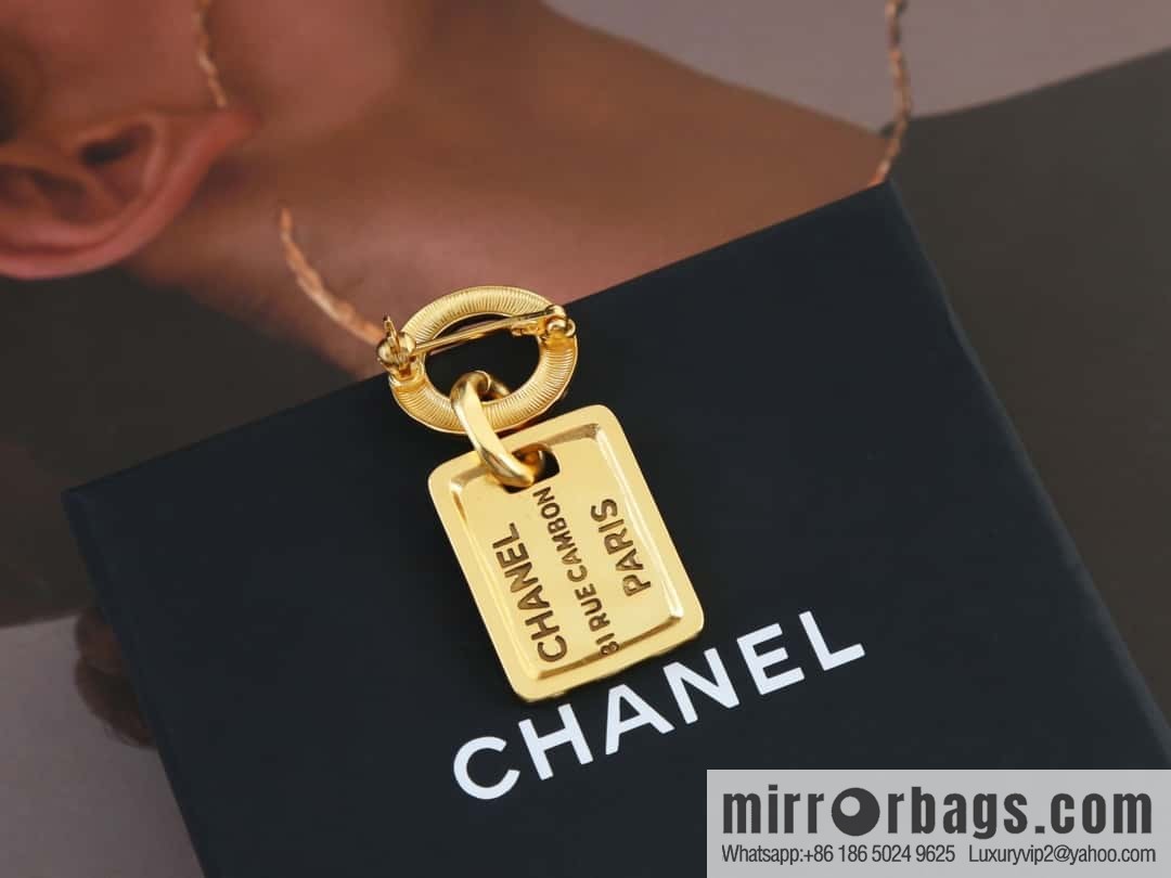 New ☑️ Chanel medieval series gold brand letter brooch