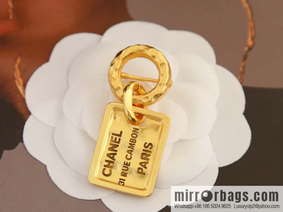 New ☑️ Chanel medieval series gold brand letter brooch