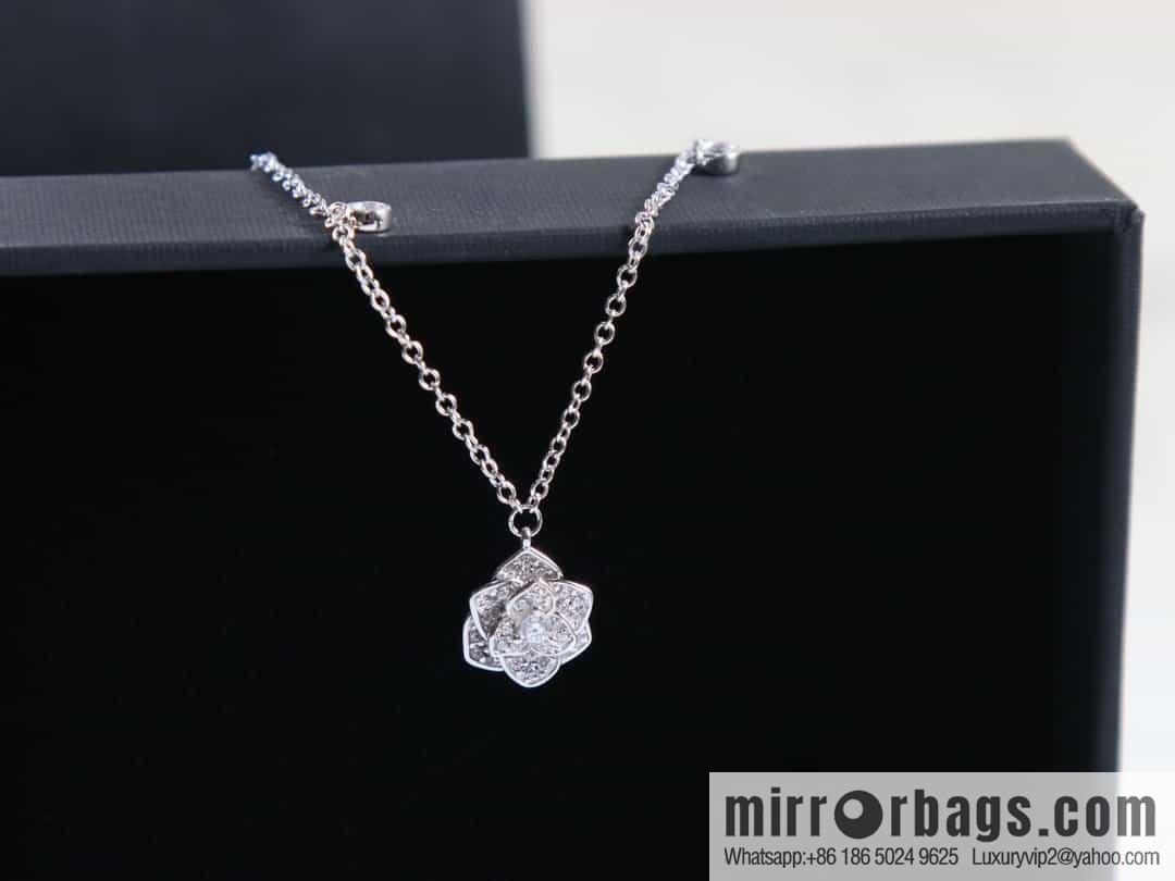 Piaget rose necklace in white gold