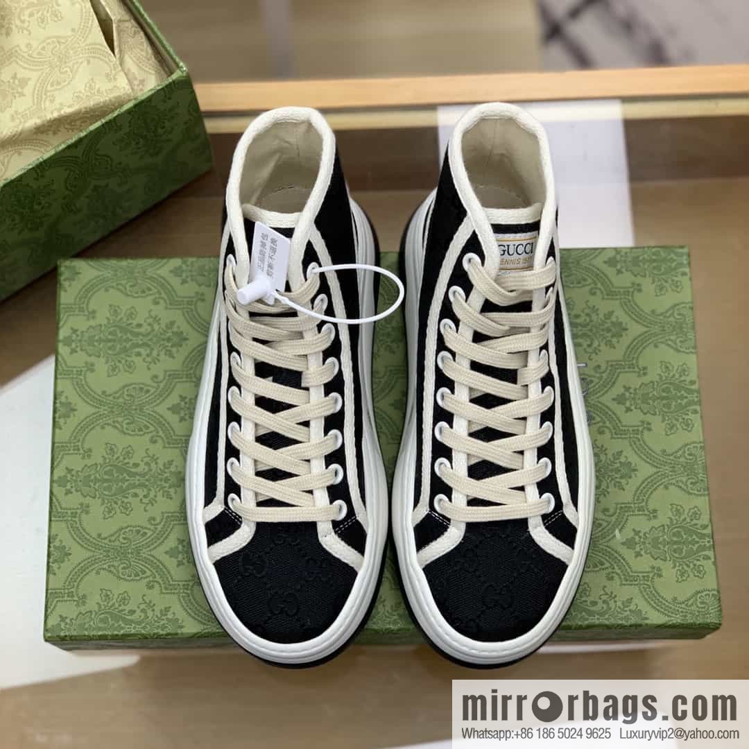 Gucci Gucci uses black classic GG canvas to make women's sports and leisure platform shoes