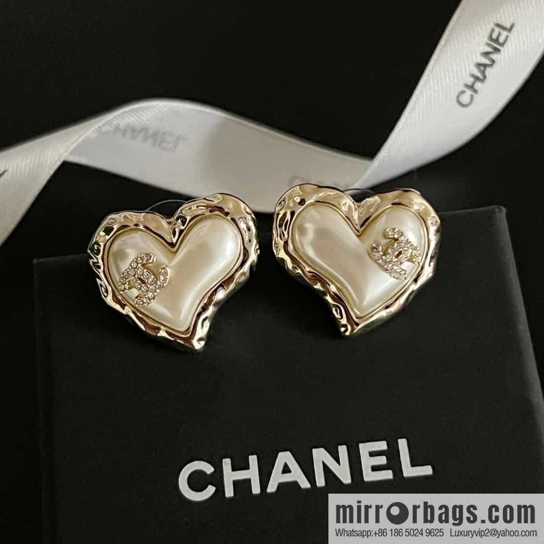 New ☑️ Chanel C1 double c peach heart love stud earrings