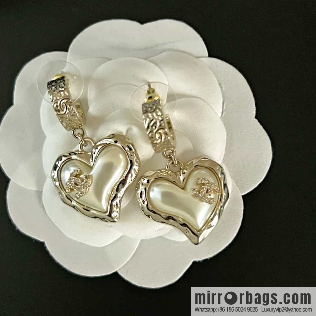 New ☑️ Chanel C2 double c peach heart love stud earrings