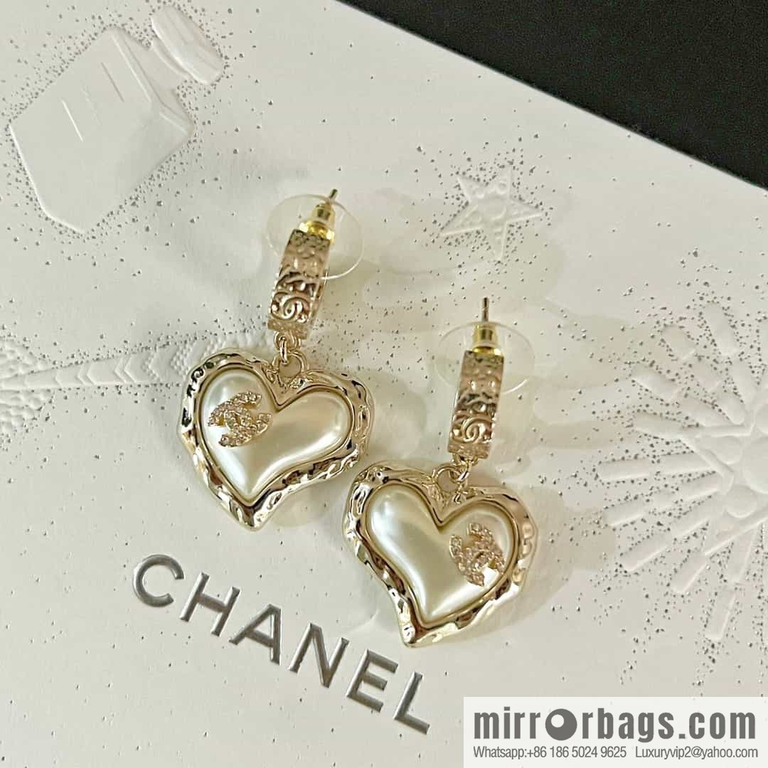 New ☑️ Chanel C2 double c peach heart love stud earrings
