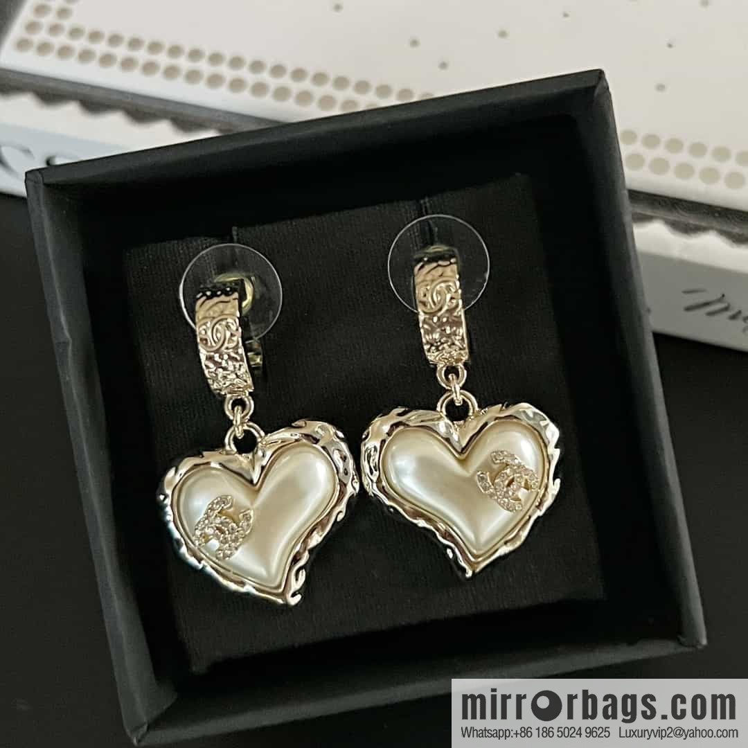New ☑️ Chanel C2 double c peach heart love stud earrings