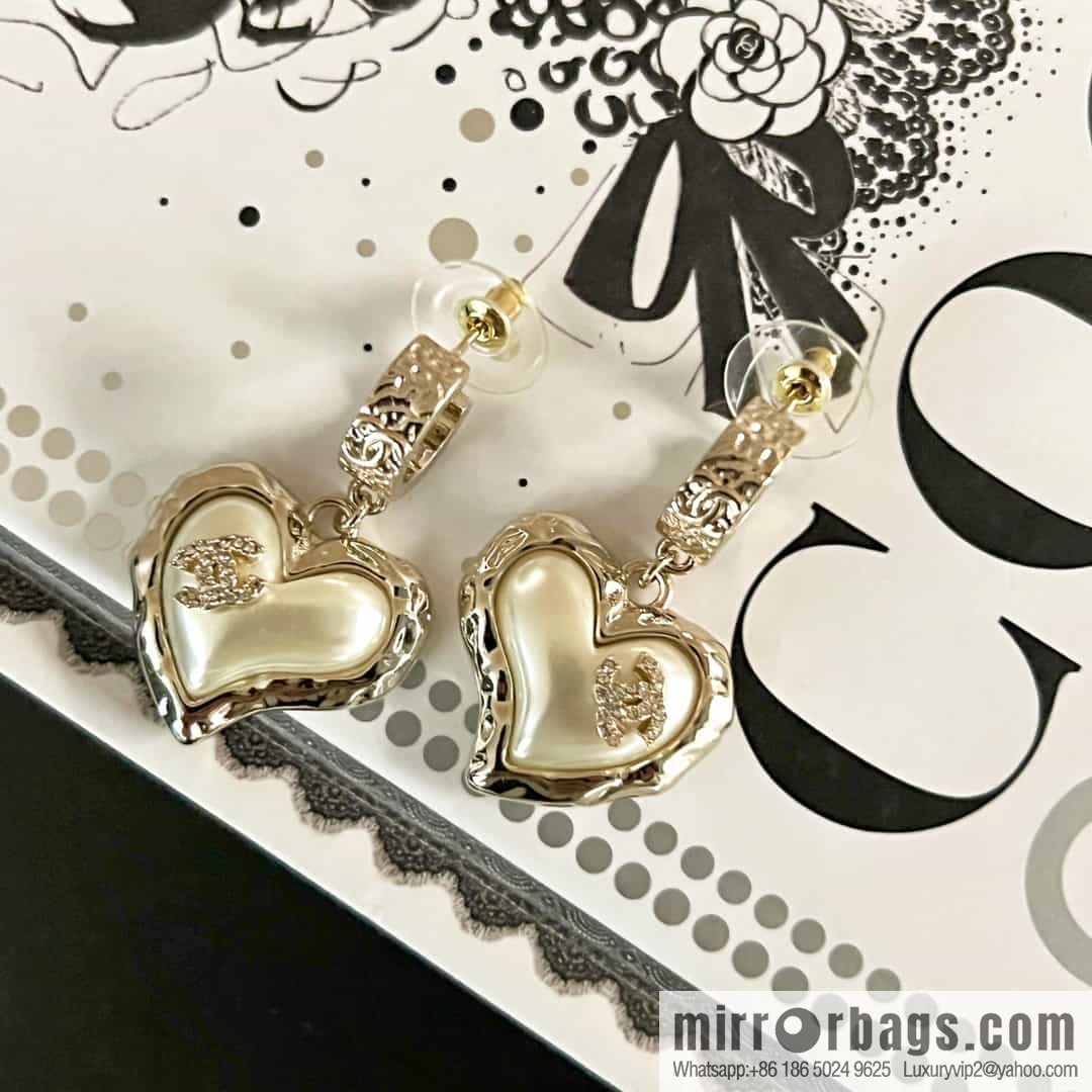 New ☑️ Chanel C2 double c peach heart love stud earrings