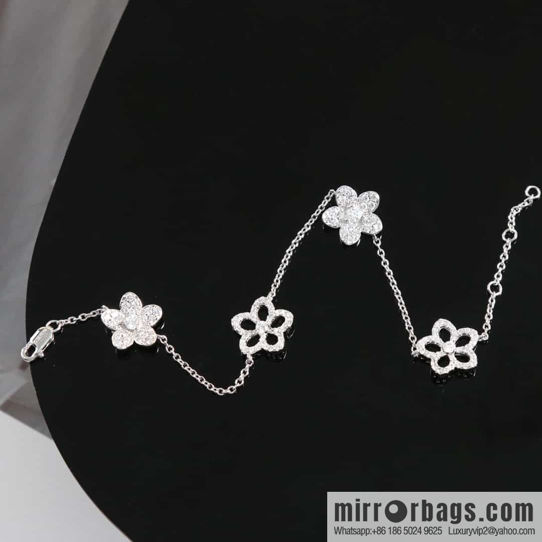 GRAFF four flower bracelet