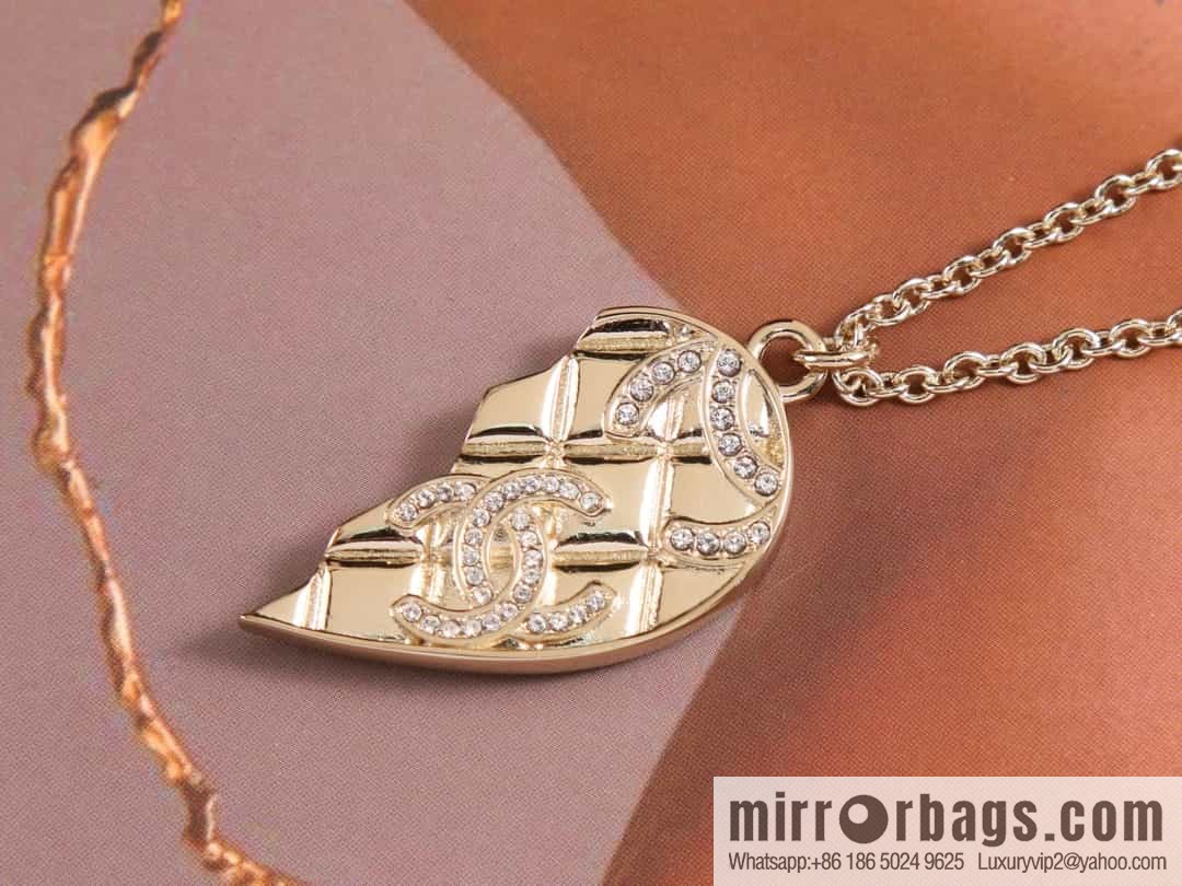 New ☑️ Chanel double c love peach heart diamond necklace