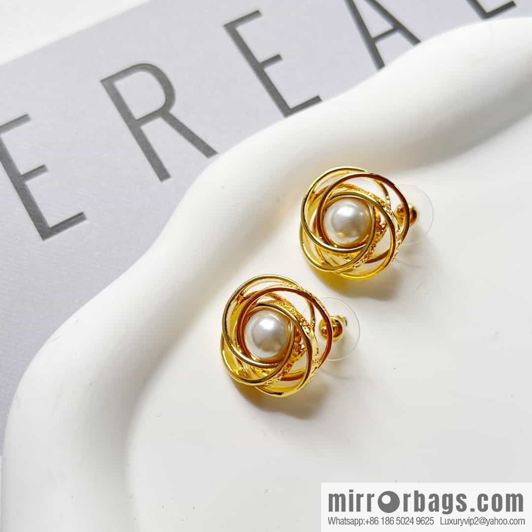 New ☑️ Chanel gold pearl stud earrings