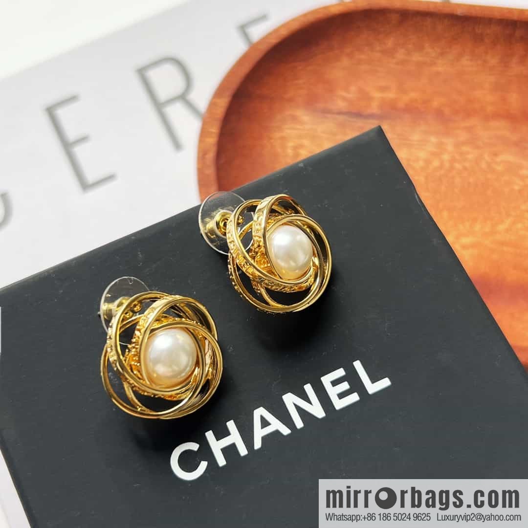 New ☑️ Chanel gold pearl stud earrings