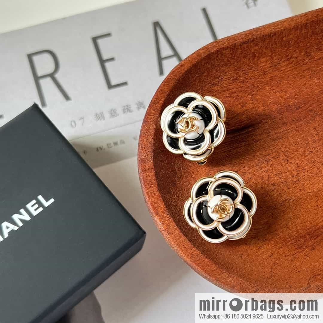 New ☑️ Chanel black camellia earrings