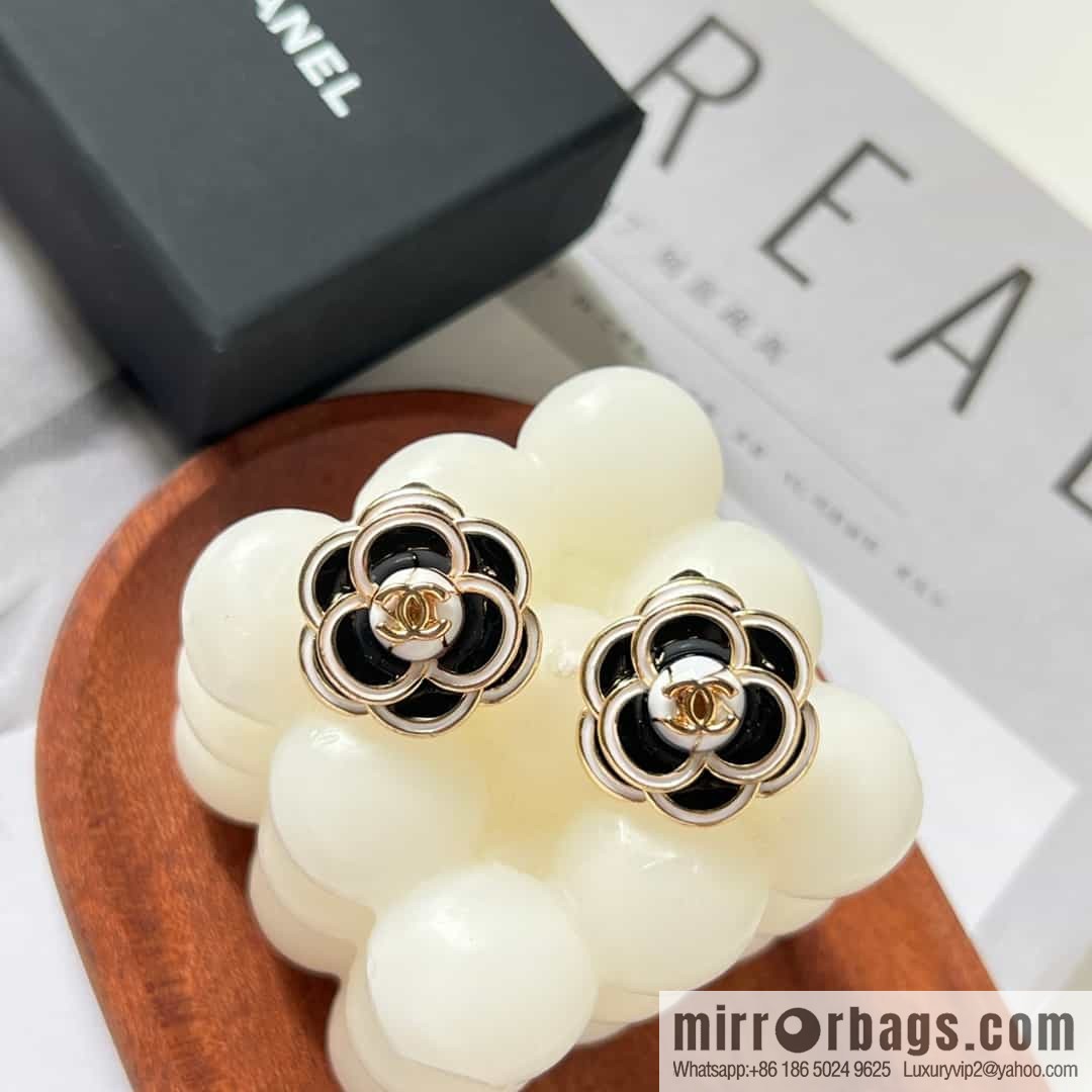 New ☑️ Chanel black camellia earrings