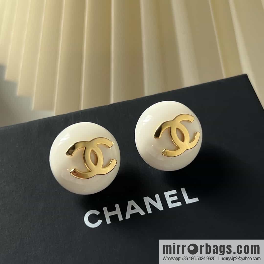 New ☑️ Chanel c1 round double c stud earrings