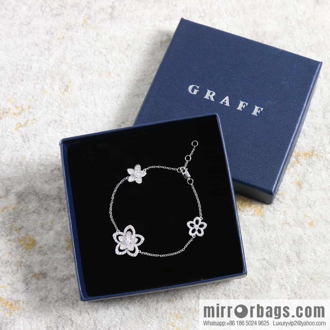 GRAFF Triple flower bracelet