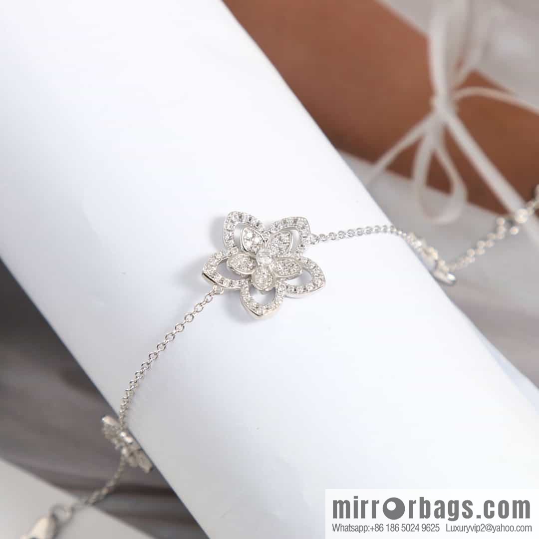 GRAFF Triple flower bracelet