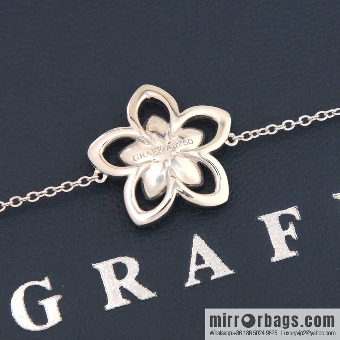 GRAFF Triple flower bracelet