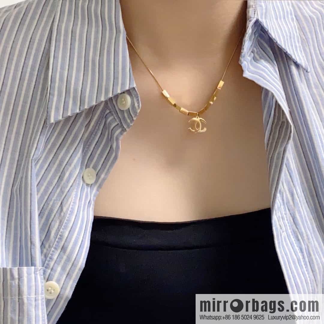 New ☑️ Chanel gold double c square necklace