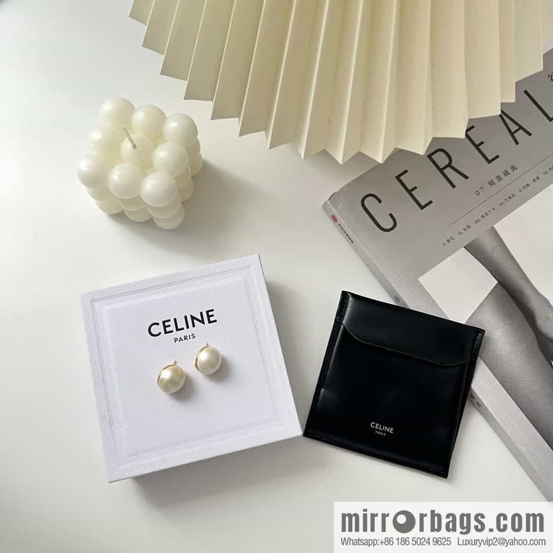 New Celine round pearl stud earrings