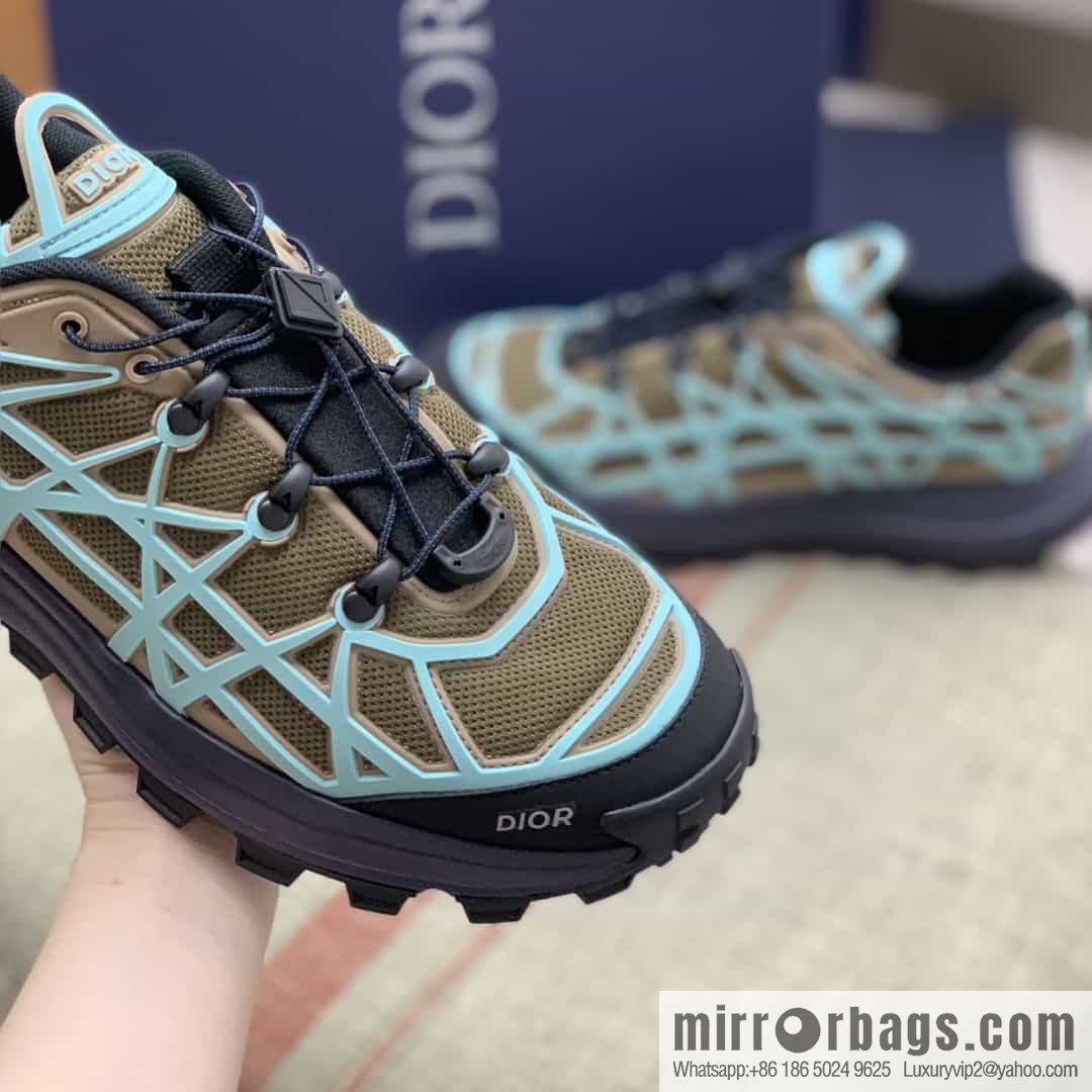Dior makes new men's B31 sports and leisure shoes with khaki mesh fabric