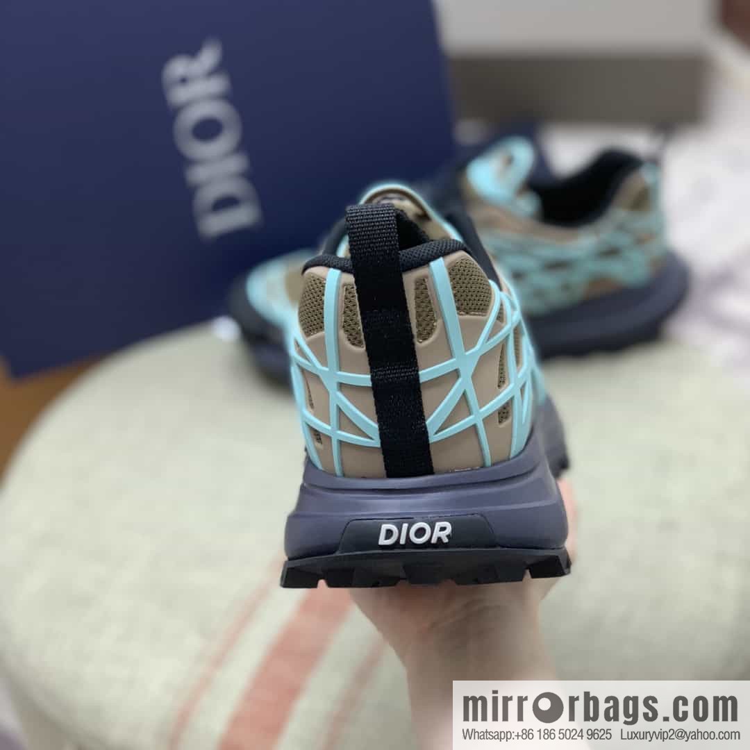 Dior makes new men's B31 sports and leisure shoes with khaki mesh fabric