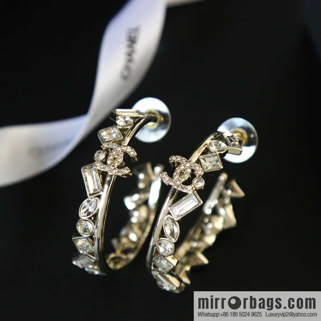 New ☑️ Chanel C1 double c semi-round horse's eye drill earrings