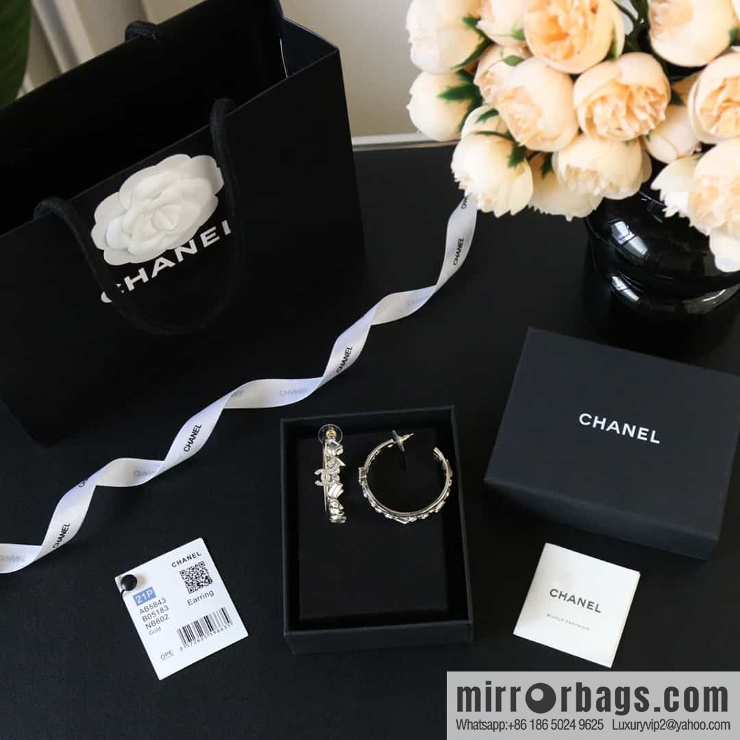 New ☑️ Chanel C1 double c semi-round horse's eye drill earrings