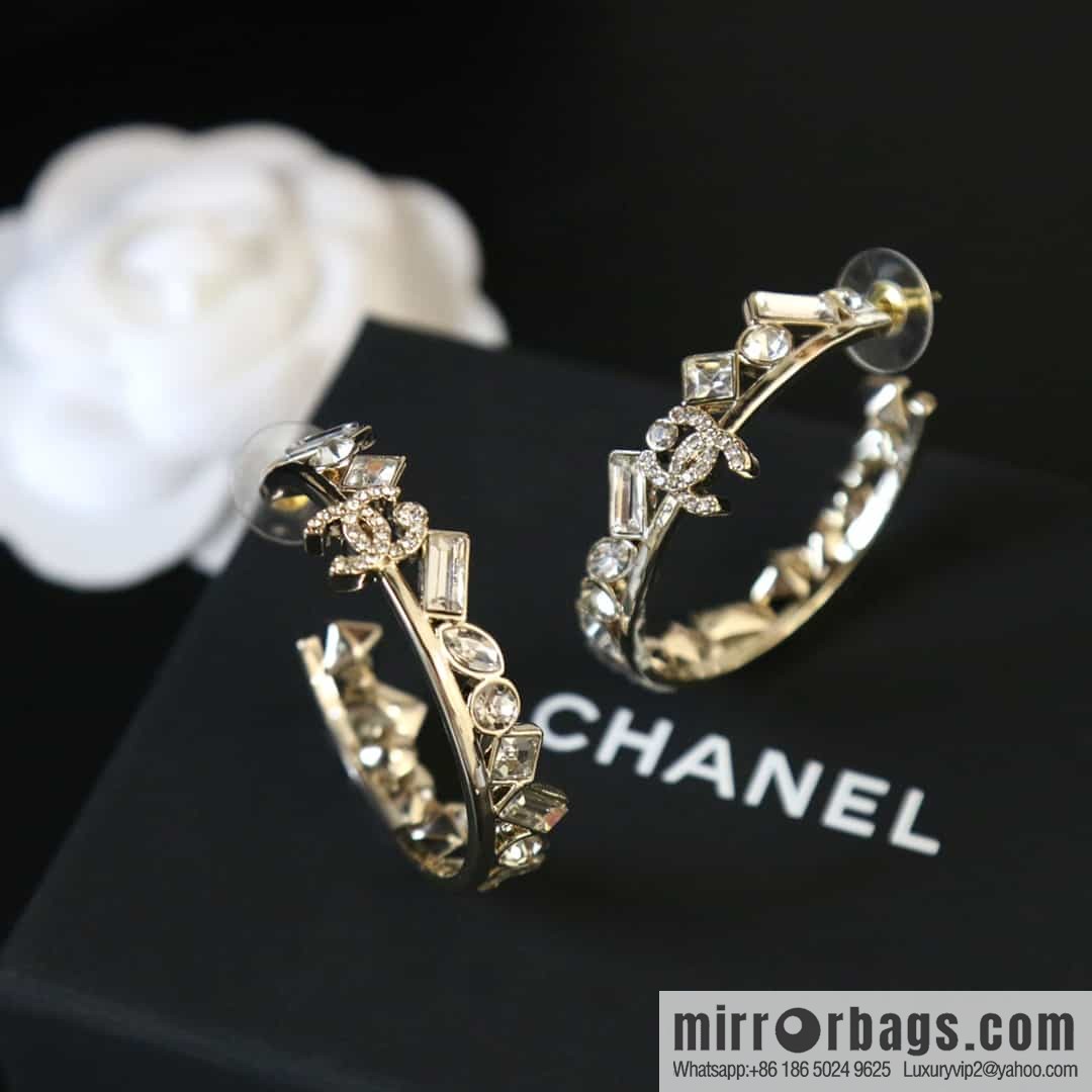 New ☑️ Chanel C1 double c semi-round horse's eye drill earrings
