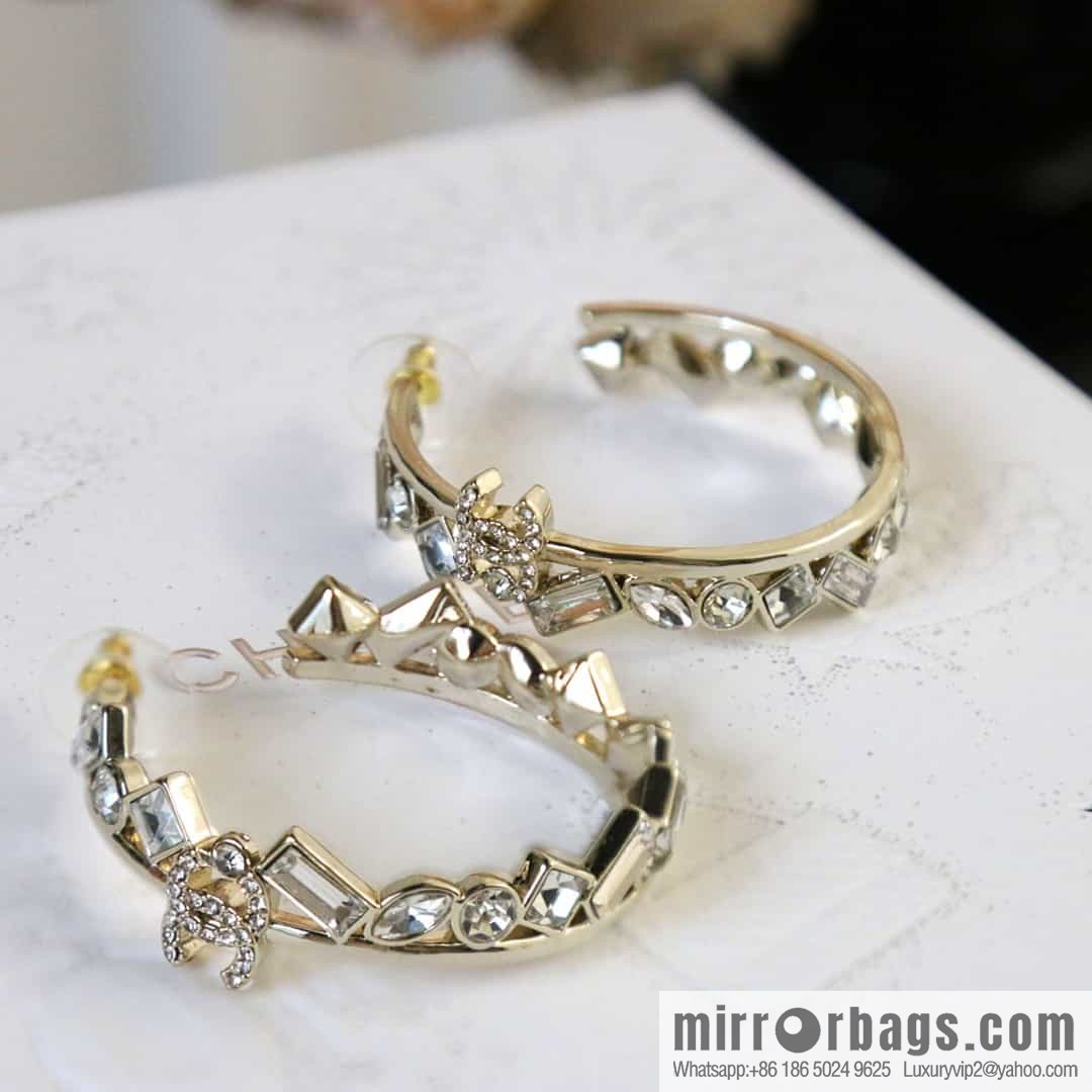 New ☑️ Chanel C1 double c semi-round horse's eye drill earrings