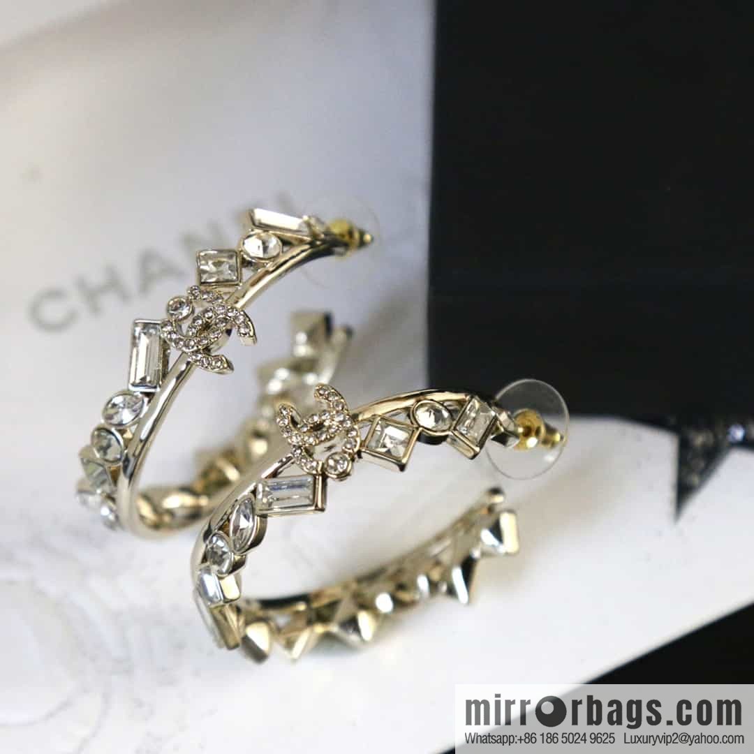 New ☑️ Chanel C1 double c semi-round horse's eye drill earrings