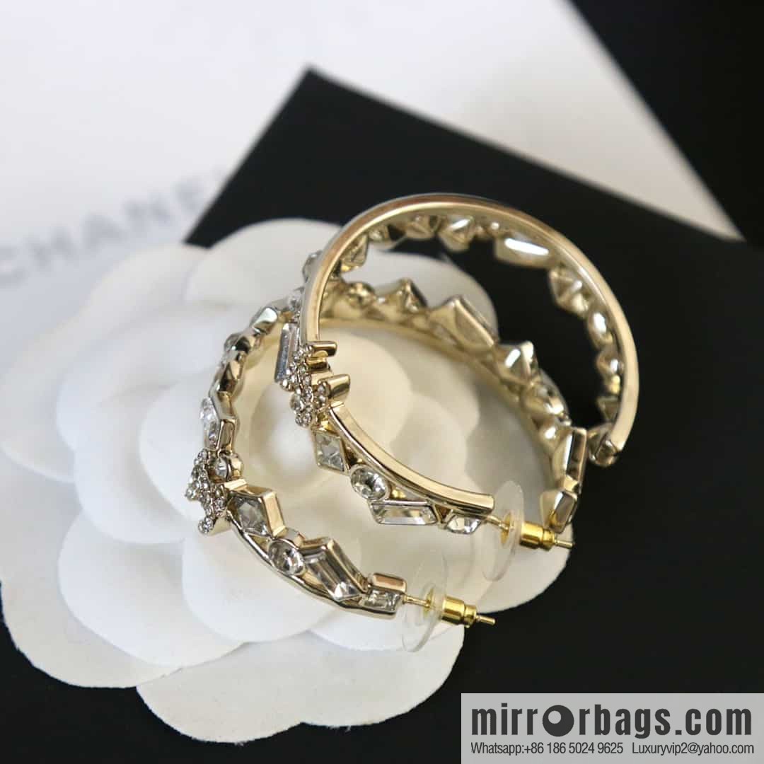 New ☑️ Chanel C1 double c semi-round horse's eye drill earrings