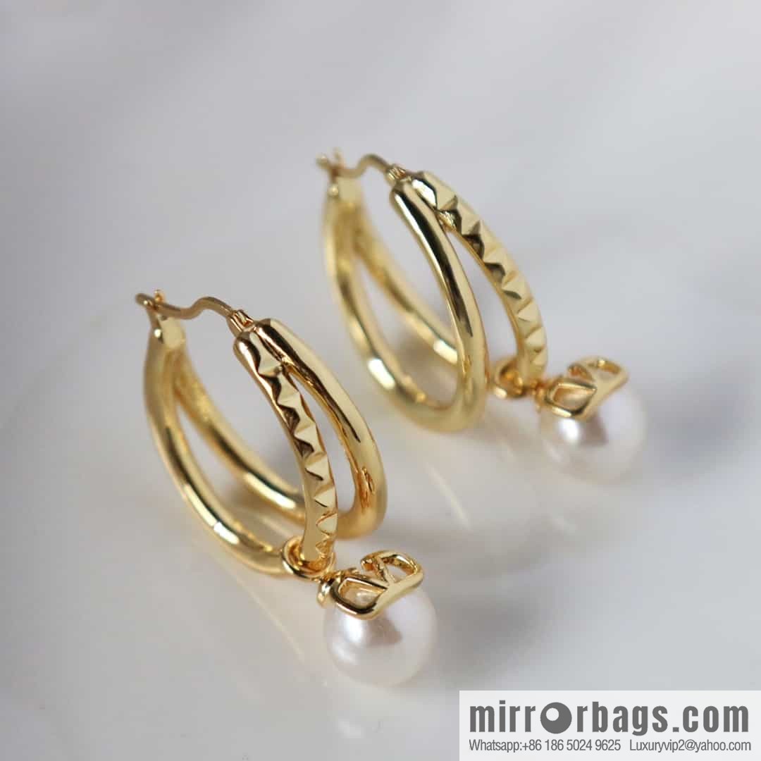 New ☑️ Valentino gold pearl earrings