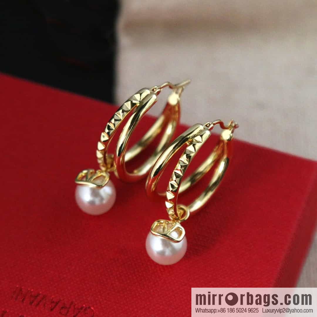 New ☑️ Valentino gold pearl earrings