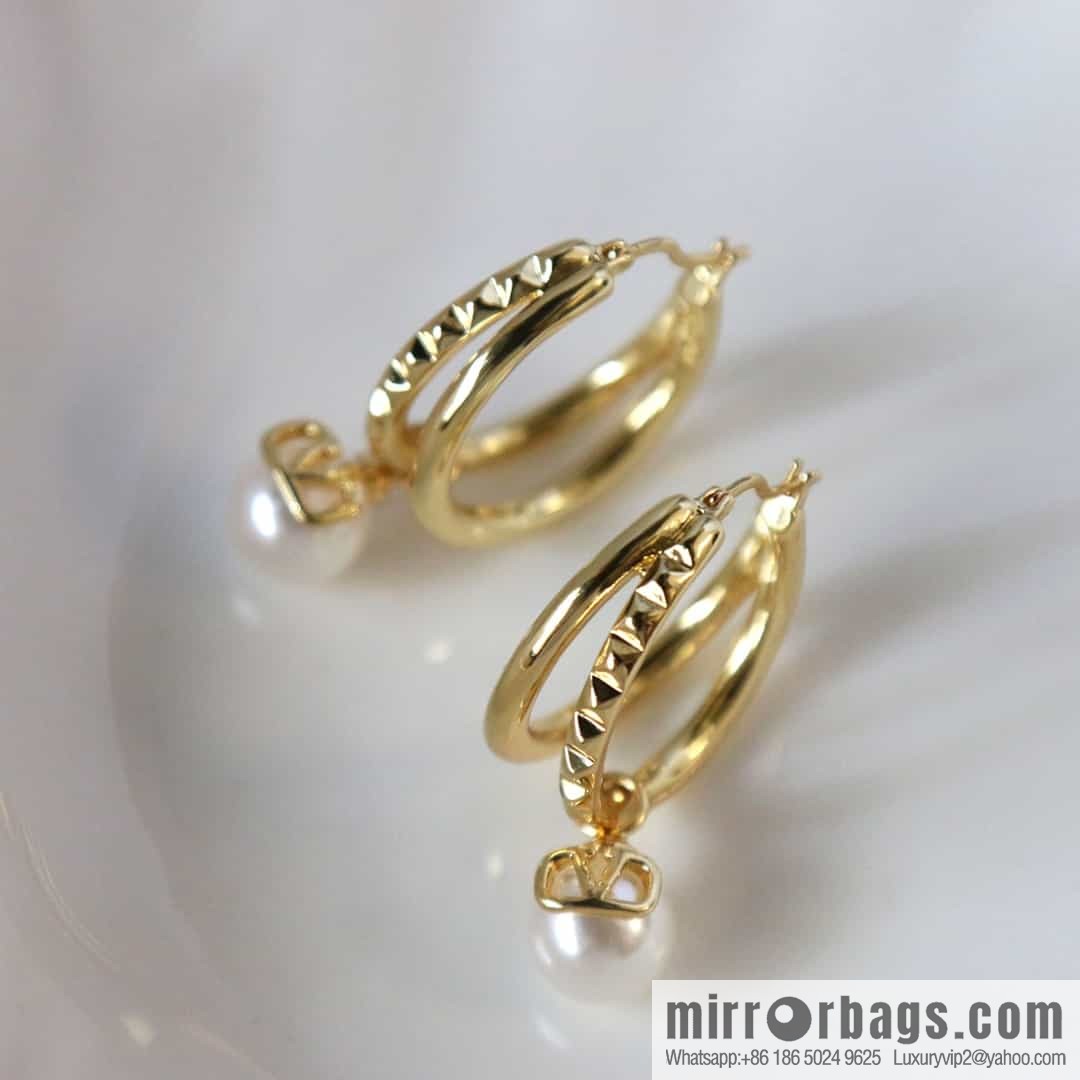 New ☑️ Valentino gold pearl earrings