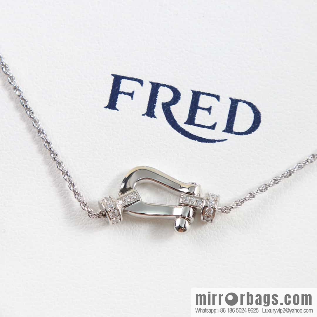 Fred horseshoe necklace