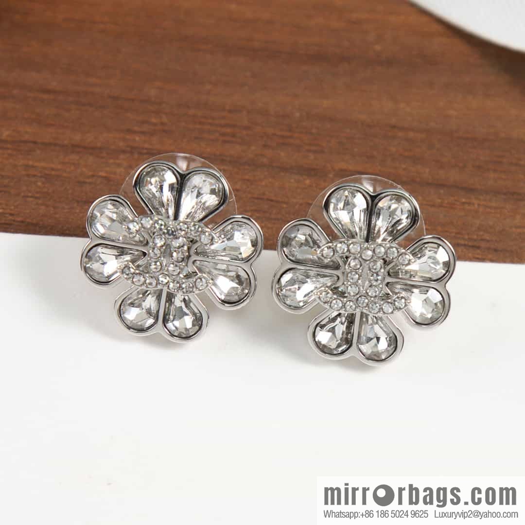 New ☑️ Chanel C1 double c full diamond four-leaf clover earrings