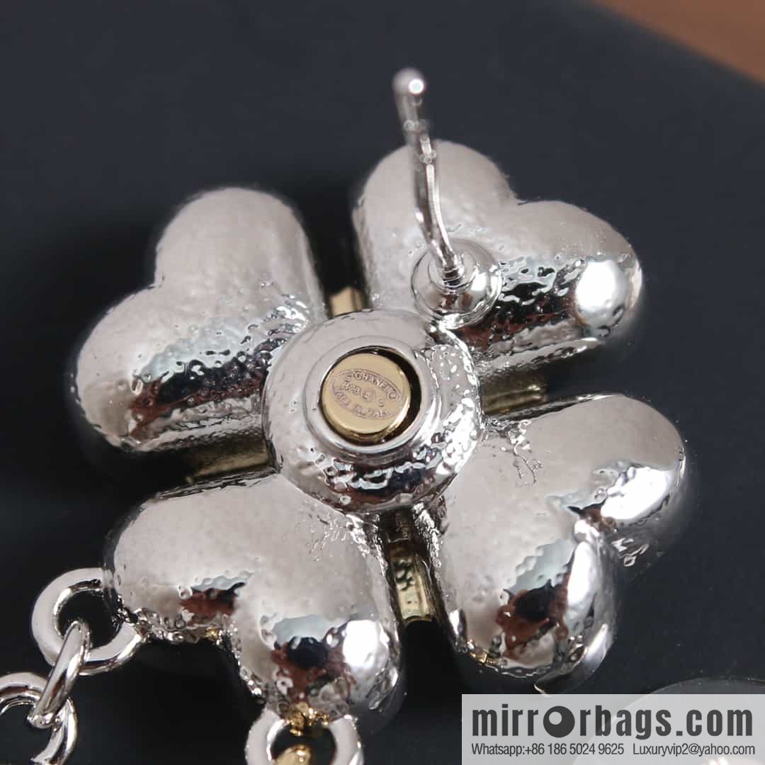 New ☑️ Chanel C4 double c full diamond four-leaf clover five-pointed star earrings