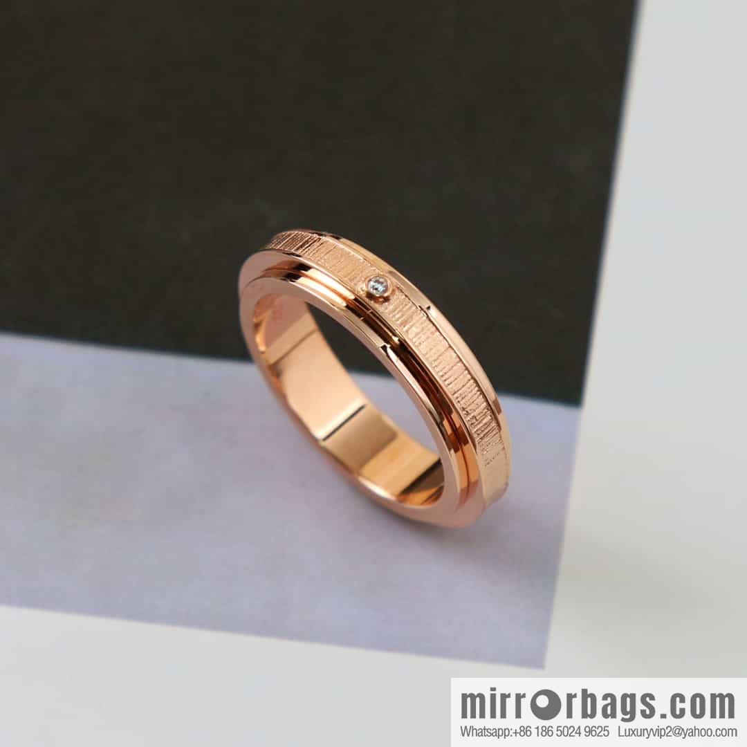 Piaget series palace totem ring