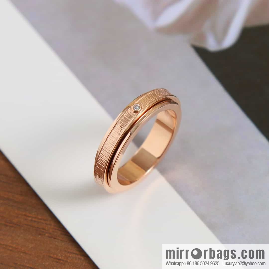 Piaget series palace totem ring
