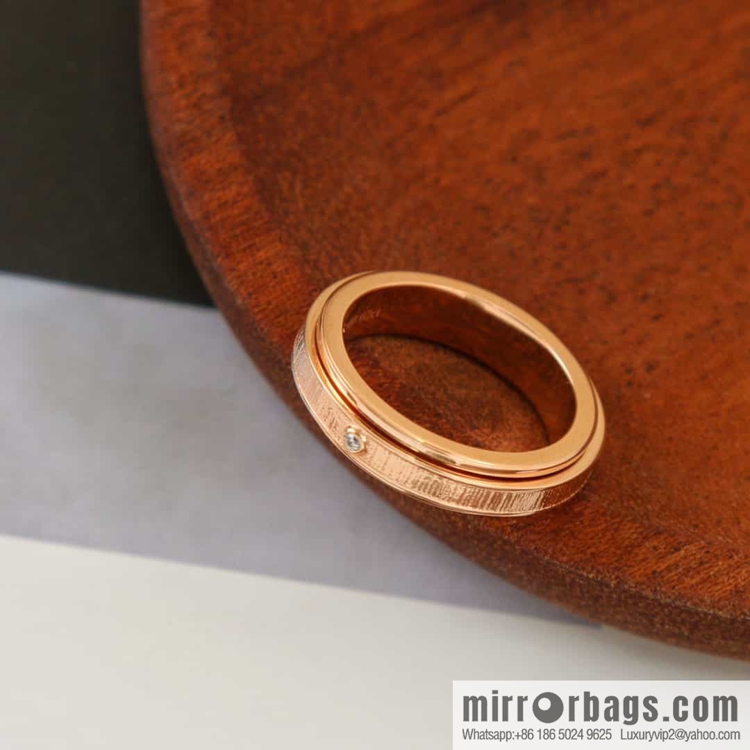 Piaget series palace totem ring