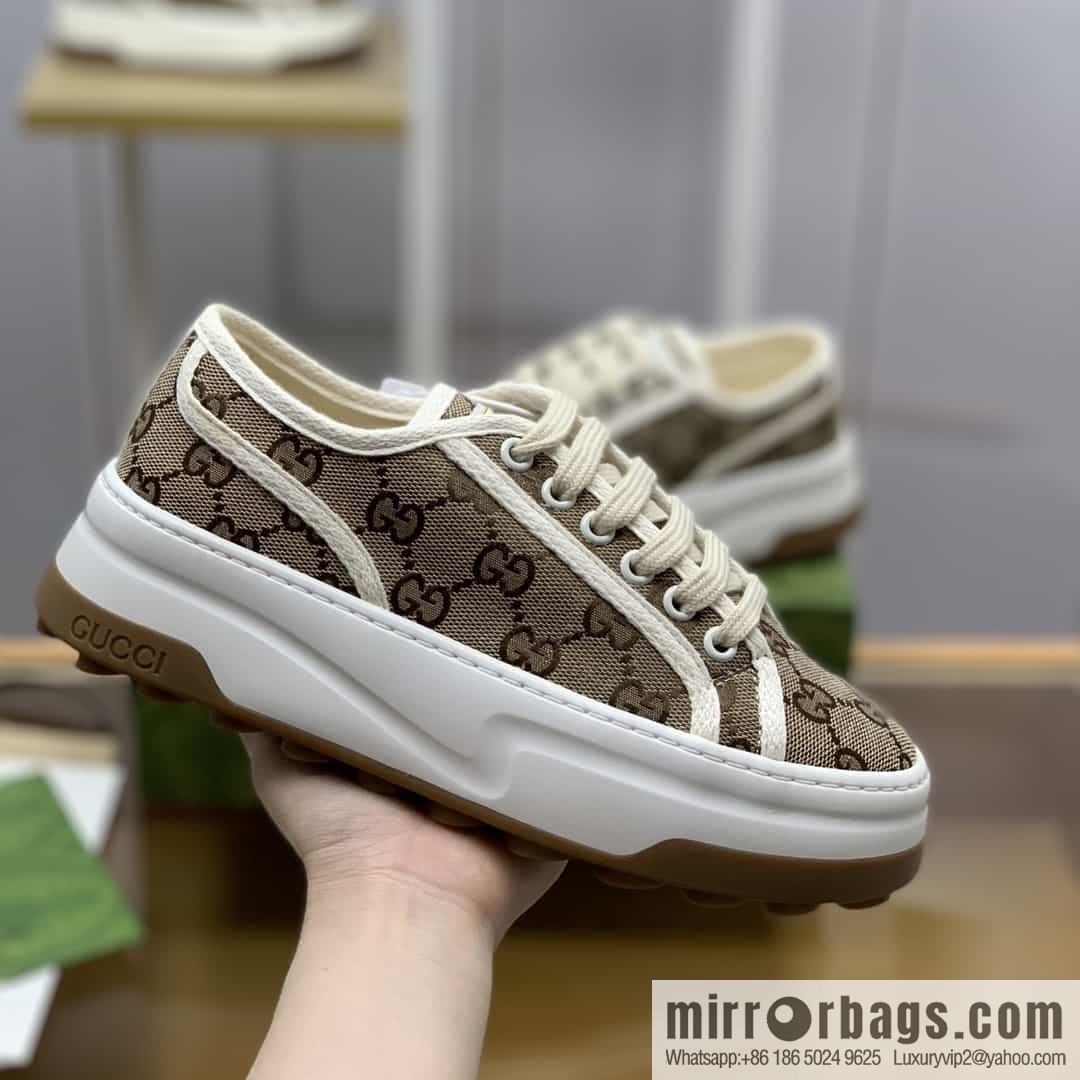 Gucci Gucci uses apricot classic GG canvas to make women's sports and leisure platform shoes