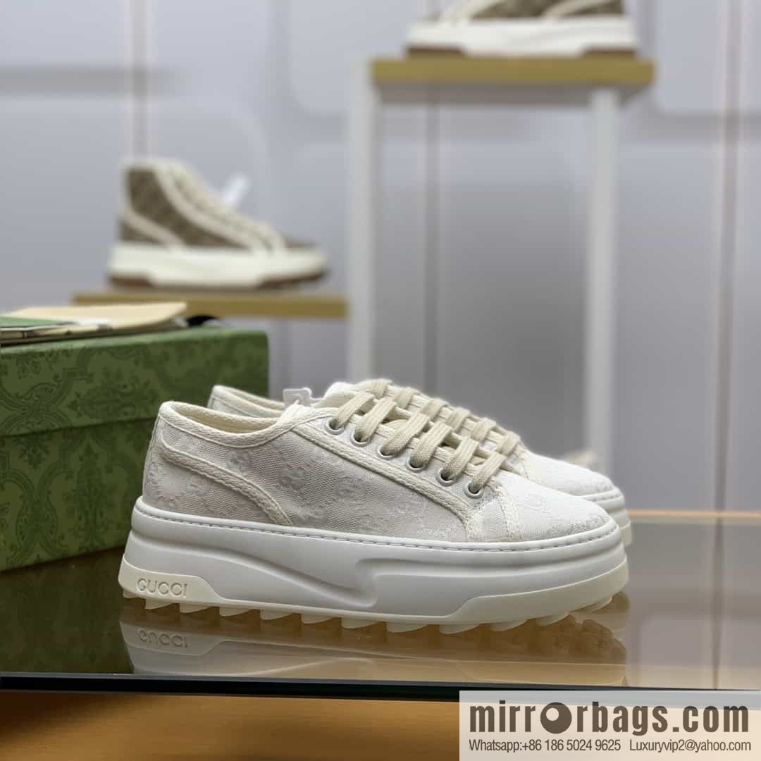 Gucci Gucci uses beige classic GG canvas to make women's sports and leisure platform shoes