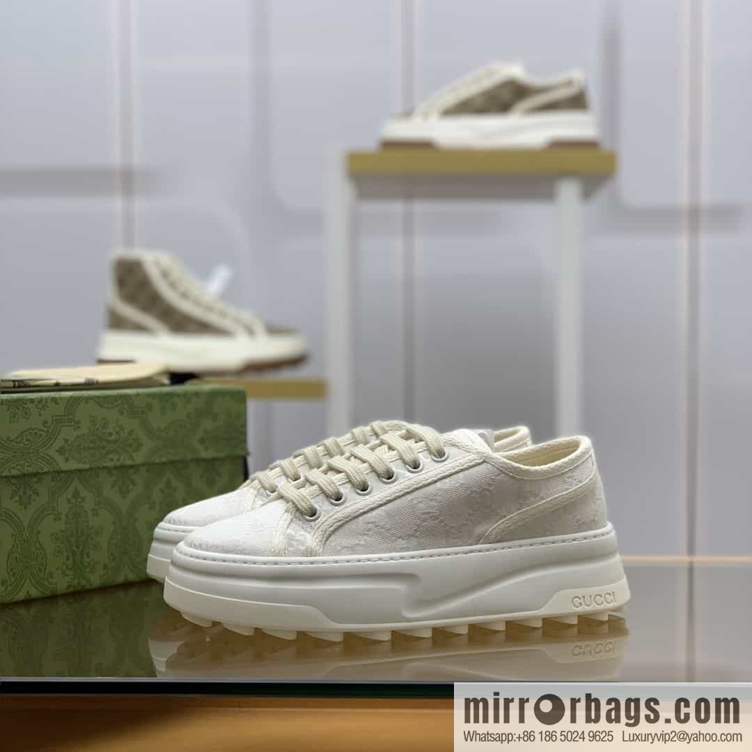 Gucci Gucci uses beige classic GG canvas to make women's sports and leisure platform shoes