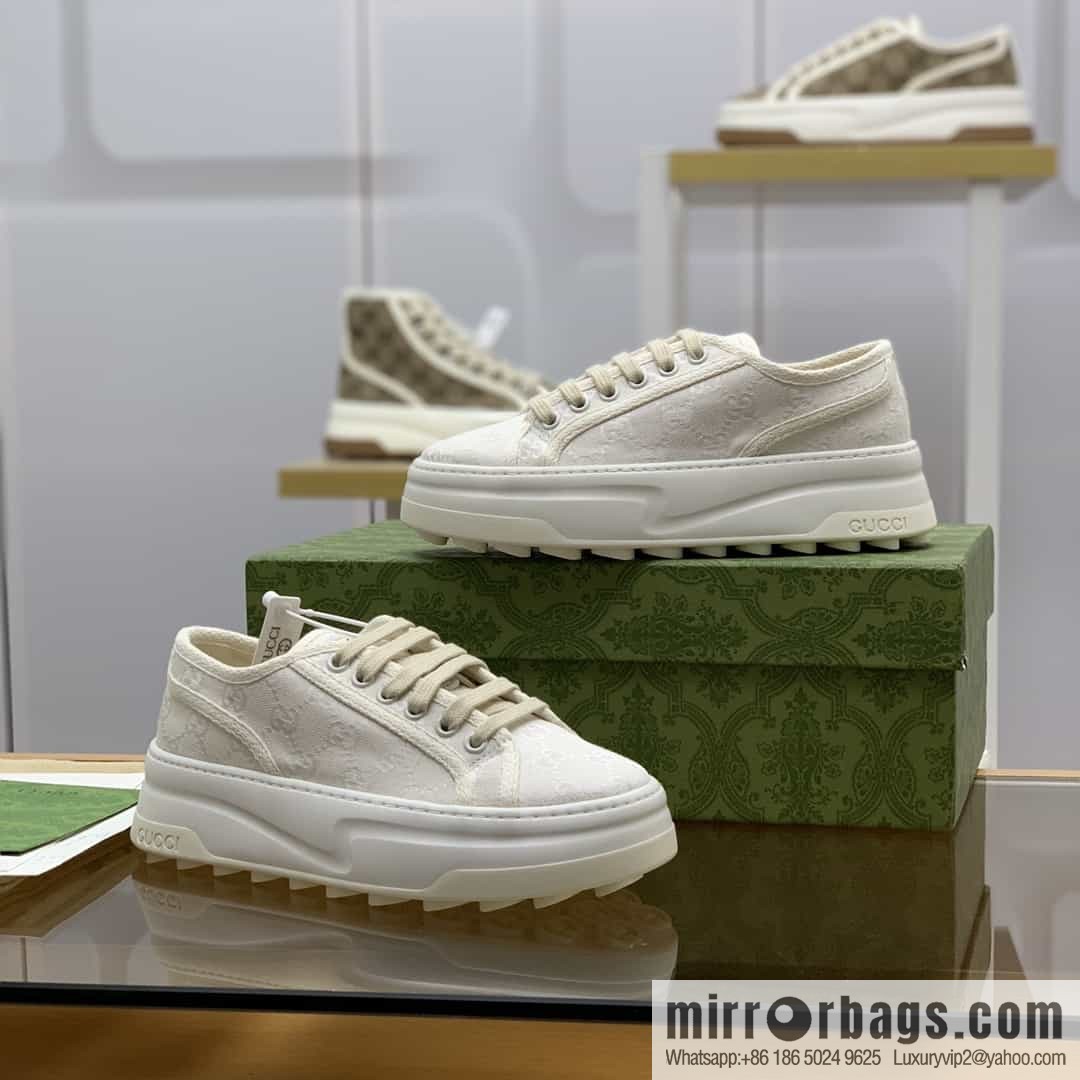 Gucci Gucci uses beige classic GG canvas to make women's sports and leisure platform shoes